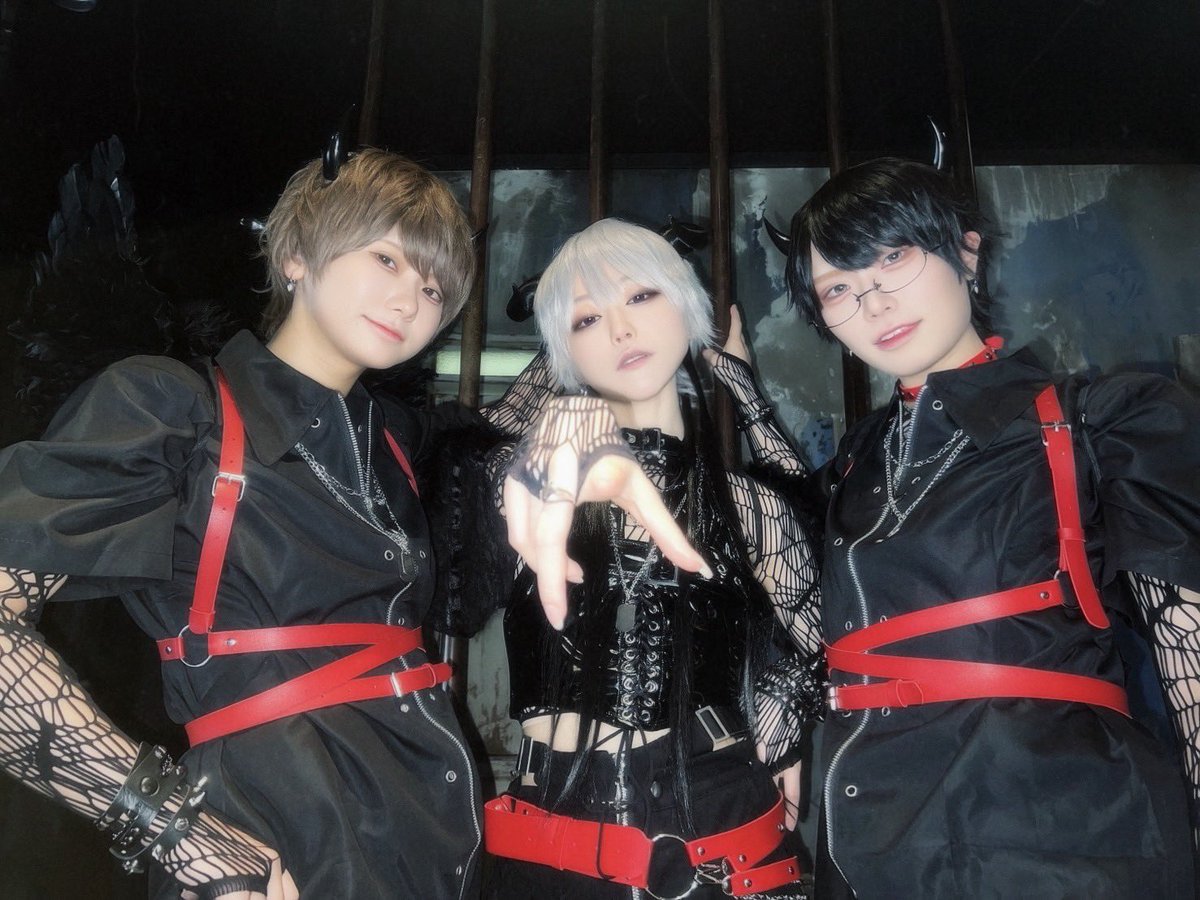 maid_mikami's tweet photo. ◆10月前半お給仕予定◆

10月前半のお給仕予定です🎠🖤💜
お給仕少ないけどラ���ブに向けて諸々頑張ります！どっちも楽しみにしててね。

/2 ハロウィンコスデー(シスター⛪️)
→男装ライブチケ発: 22:30～
/9 男装ハロウィンコスデー(大悪魔👿)

#それいけミカミチャンス https://t.co/dQndskMA4l