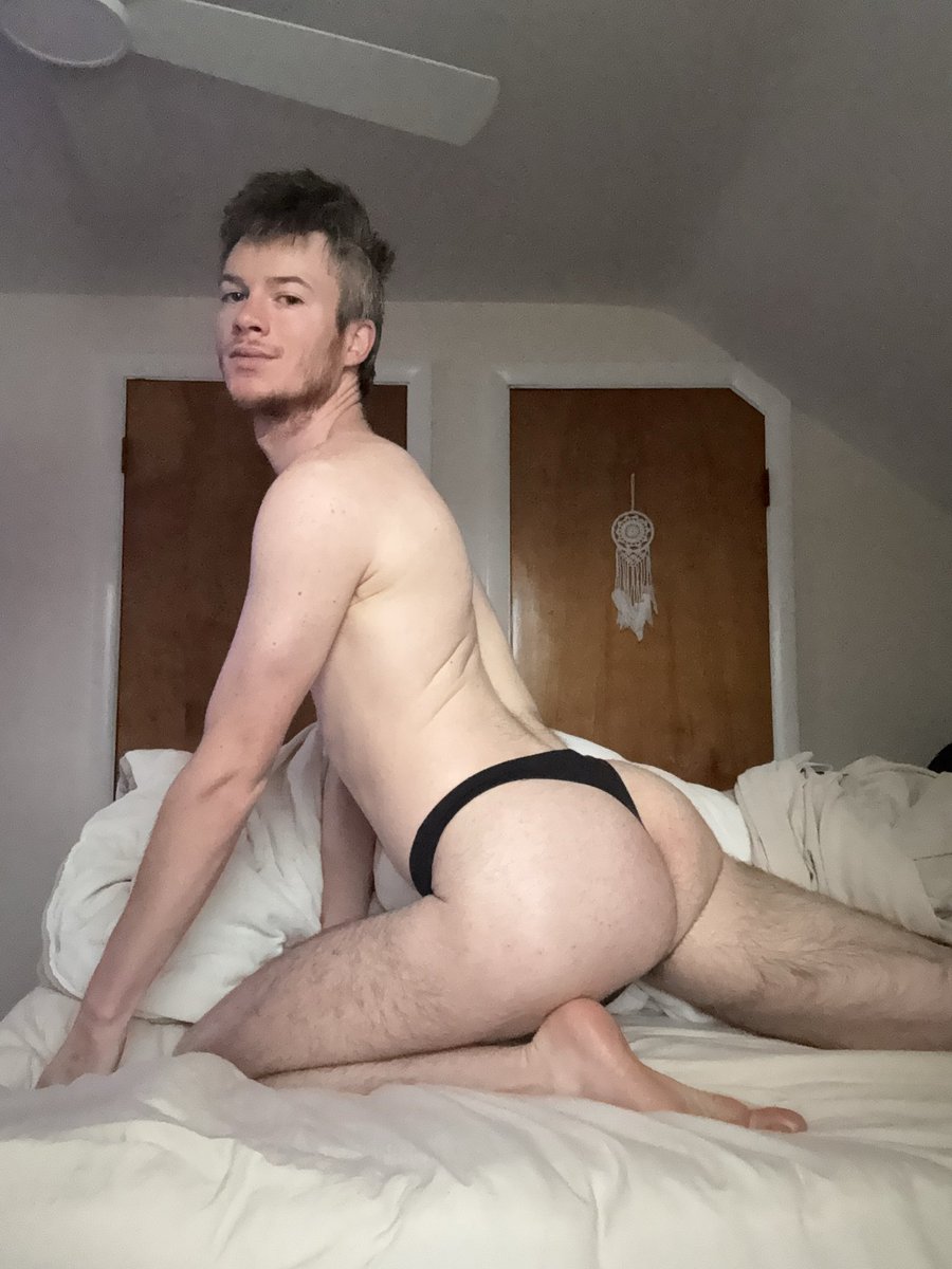 Joshyboyyy28's tweet photo. Don’t forget to do your morning stretches😚 #thong #gay #twink #underwear https://t.co/0FWxivStsB
