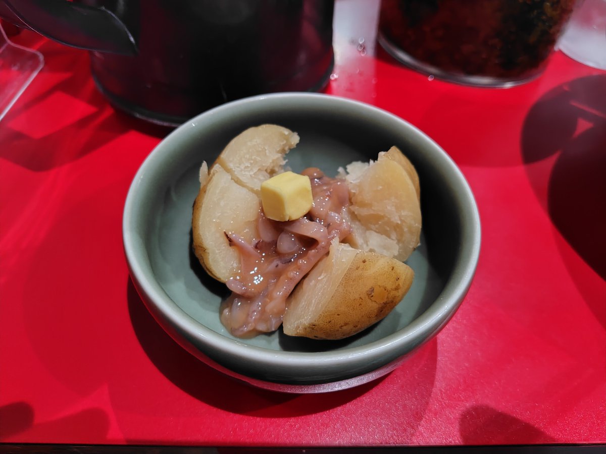 hangyoty's tweet photo. しろもんのライブが終わって博多食堂に来たよぉ〜♪博多ラーメン&amp;じゃがバターで頂きしぃちゃんっと☆ https://t.co/loKvzNpwV7