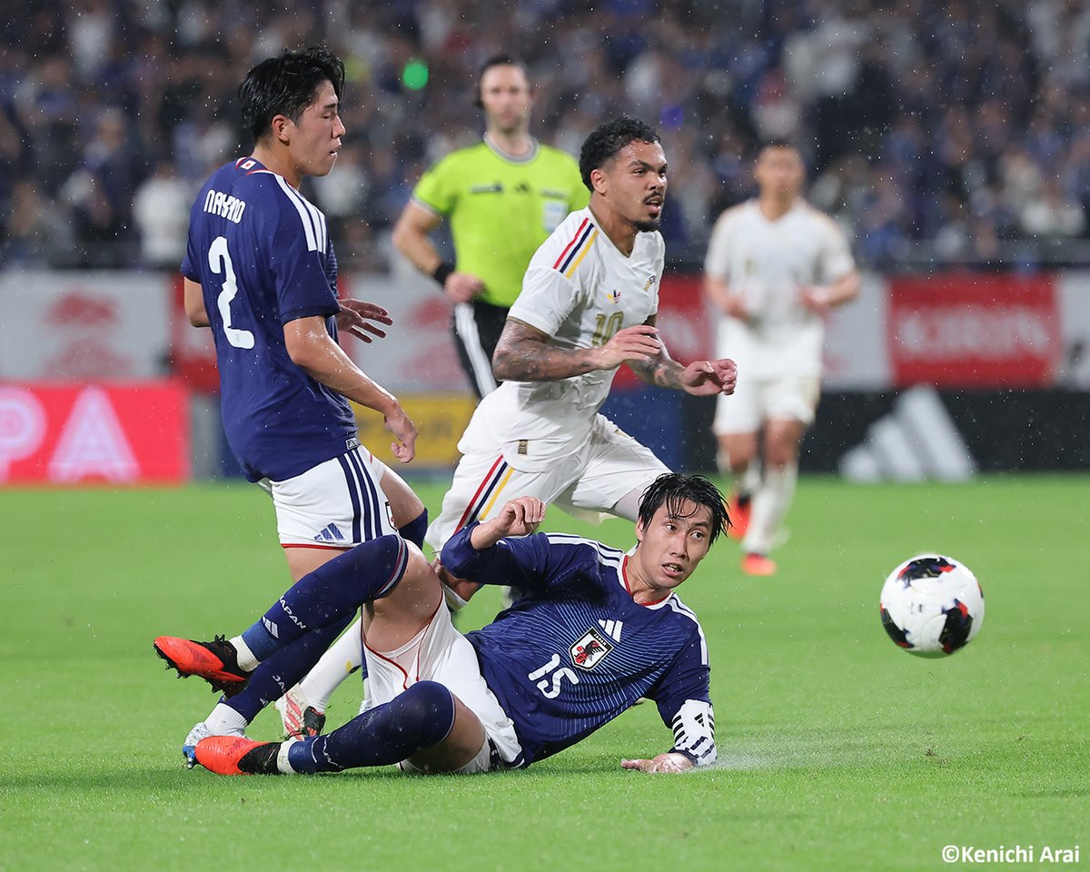 GoalJP_Official's tweet photo. 🇯🇵 起死回生の劇的PK弾！ベネズエラ撃破 🇻🇪

後半、主力を投入した日本はKO直後に失点するも、その3分後に上田綺世が同点ゴール！

終盤にはPK献上かと思われたが、その直前に久保建英がPA内でファウルを受けており、逆に日本代表がPK奪取！これを上田綺世が決めて逆転勝利！

#サッカー日本代表 #SAMURAIBLUE

日本 2-1 ベネズエラ