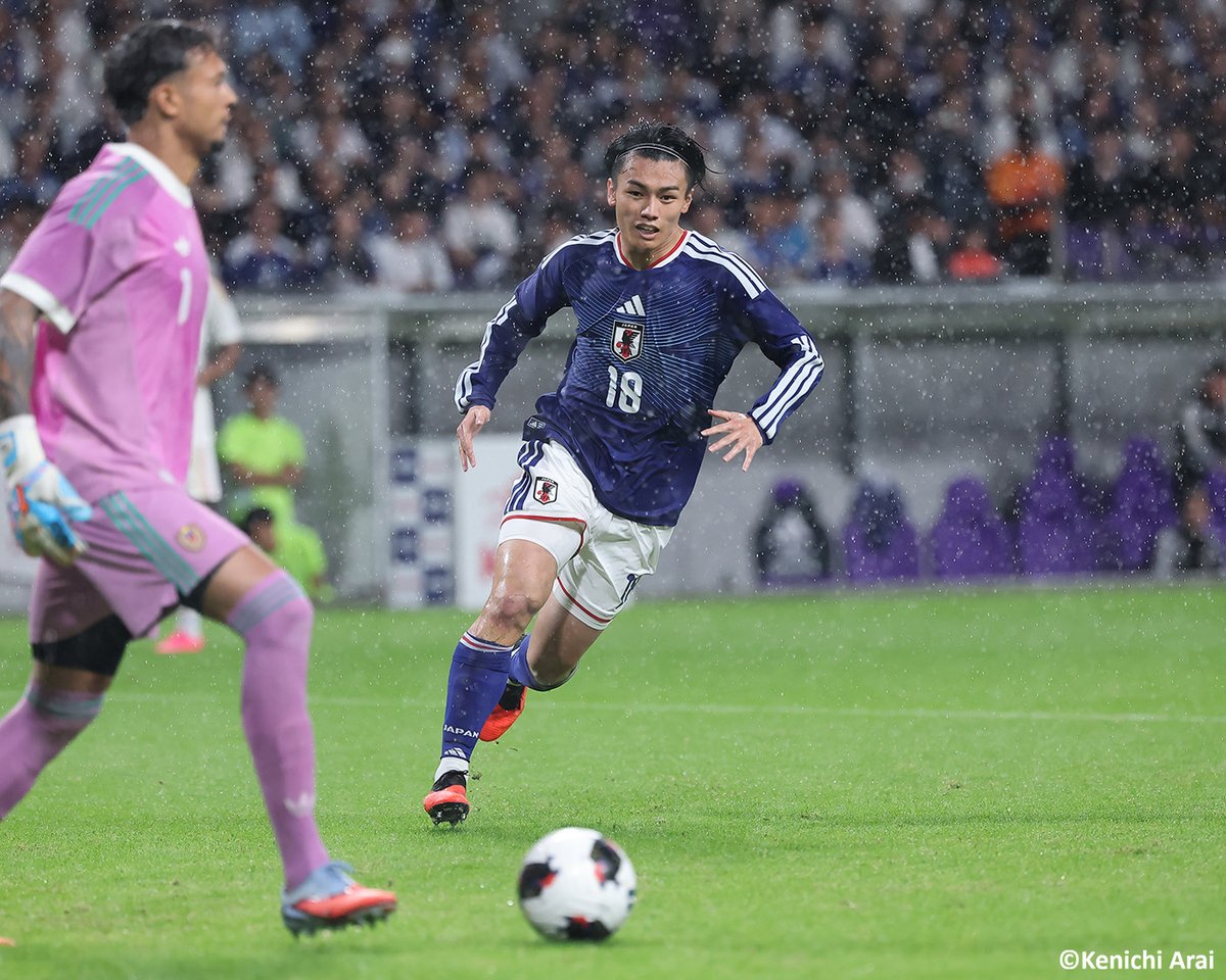 GoalJP_Official's tweet photo. 🇯🇵 起死回生の劇的PK弾！ベネズエラ撃破 🇻🇪

後半、主力を投入した日本はKO直後に失点するも、その3分後に上田綺世が同点ゴール！

終盤にはPK献上かと思われたが、その直前に久保建英がPA内でファウルを受けており、逆に日本代表がPK奪取！これを上田綺世が決めて逆転勝利！

#サッカー日本代表 #SAMURAIBLUE

日本 2-1 ベネズエラ