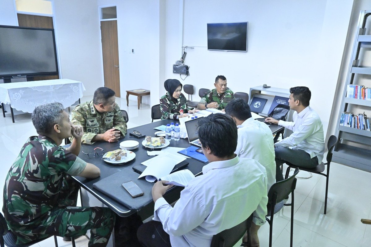 PenSulaiman's tweet photo. Tim BPK RI Laksanakan Pemeriksaan Kinerja Pengelolaan Sarana Perumahan Prajurit di Lanud Sulaiman https://t.co/2tTeIVVKSl