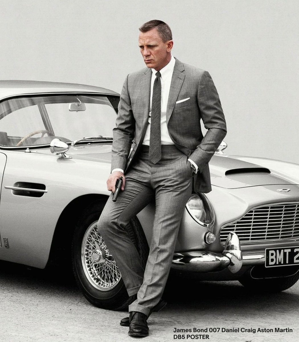 HillelNeuer's tweet photo. L: Actor Daniel Craig posing as James Bond
R: UN relief chief Tom Fletcher posing as Daniel Craig posing as James Bond

@TFletcher You pose as humanitarian superhero, yet you bow before murderers. You don't care who they massacred. You are nothing but a poseur—a fake phony fraud. https://t.co/XYElhu6pGV