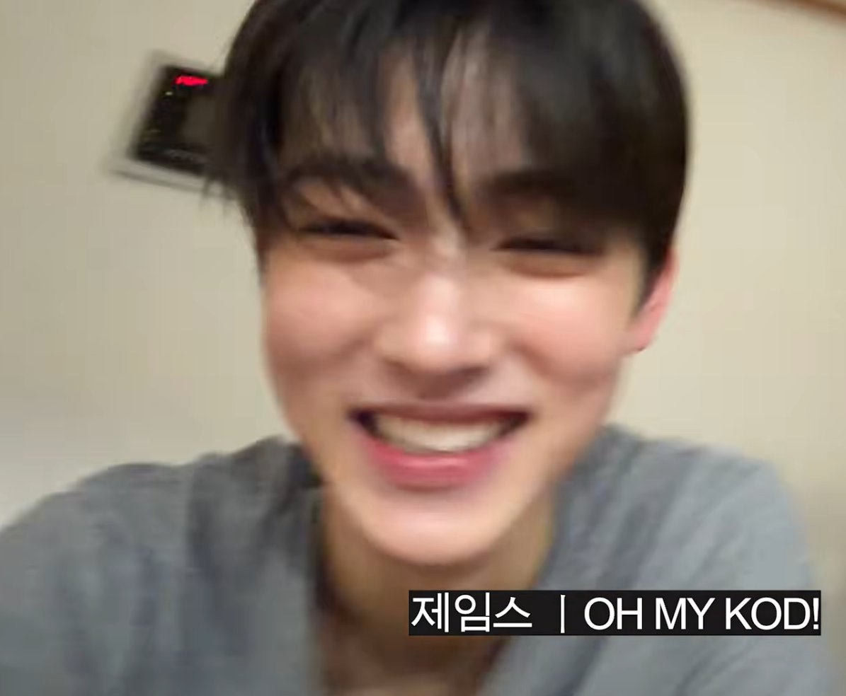 cortis_zip's tweet photo. even blurry, happiness looks so good in him 🥹🥹 https://t.co/cNfR0ku9CP