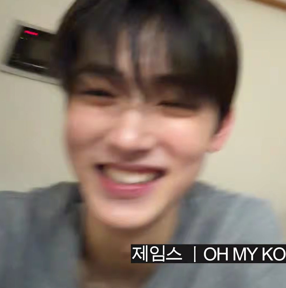 cortis_zip's tweet photo. even blurry, happiness looks so good in him 🥹🥹 https://t.co/cNfR0ku9CP