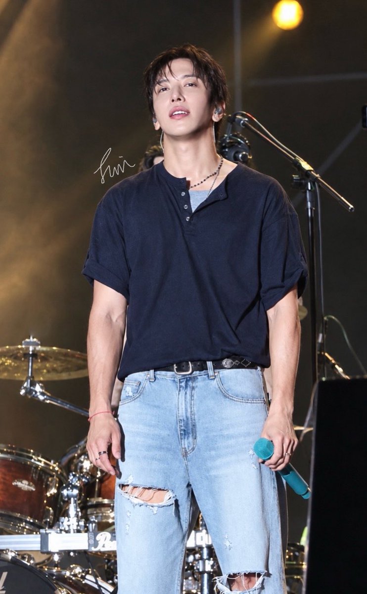 juliahuang417's tweet photo. Boice를 제일 소중하게 생각하는 용화오빠
그  깊고 진심 어린 눈빛은 볼 때마다 너무 감동이에용🥹💓最珍惜Boice的鄭容和
260926 KRAZY MUSIC FESTIVAL TAIPEI
#CNBLUE #씨엔블루 
#정용화 #JUNGYONGHWA
@JYHeffect https://t.co/WXZrLap7yQ