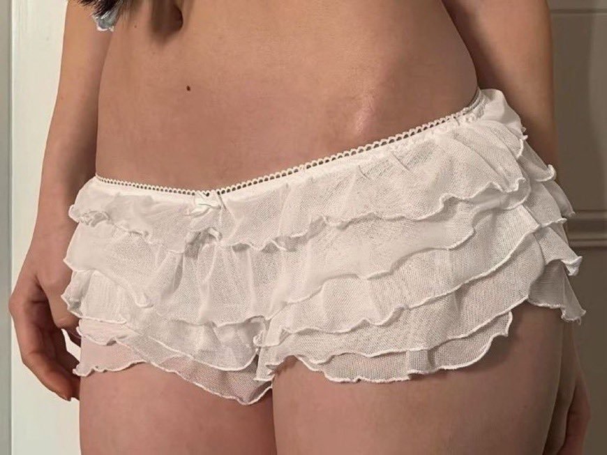 gentleescape's tweet photo. lacey girl https://t.co/ll7r0aD6ym