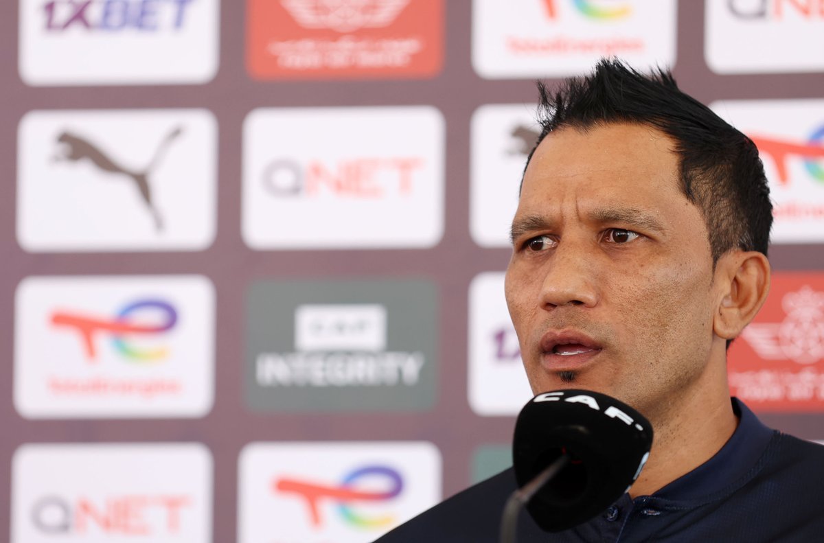 iDiskiTimes's tweet photo. "I always hear coach Cardoso complaining about pitches and he’s absolutely right. In Morocco, we played on carpet in any part of Morocco."

South African coach Fadlu Davids has backed Miguel Cardoso’s concerns over the poor condition of some of the pitches used in the PSL.

https://t.co/bmgg5ChdT7