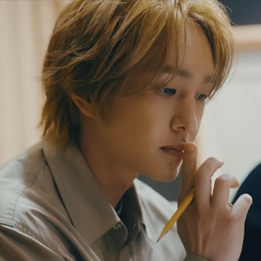 onkey_1423's tweet photo. Jinki in serious mode is really attractive 🫠🫰🏼 https://t.co/qvYjMlBGzt