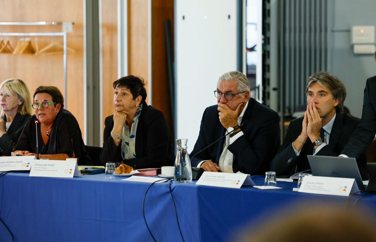 CD_CotedOr's tweet photo. 🤝 Le Département agit pour mieux protéger les enfants.

Ce lundi 28 septembre, les acteurs de la protection de l’enfance en Côte-d’Or se sont réunis dans le cadre de l’Observatoire départemental de la Protection de l’Enfance.

Au programme : partage des chiffres clés 2025, accompagnement vers l’autonomie des jeunes majeurs, parrainage, accueil des enfants à double vulnérabilité et perspectives pour faire évoluer les dispositifs.

Parce que la protection de l’enfance est une responsabilité collective, le Département poursuit son engagement aux côtés de ses partenaires, au service des enfants, des jeunes et des familles.