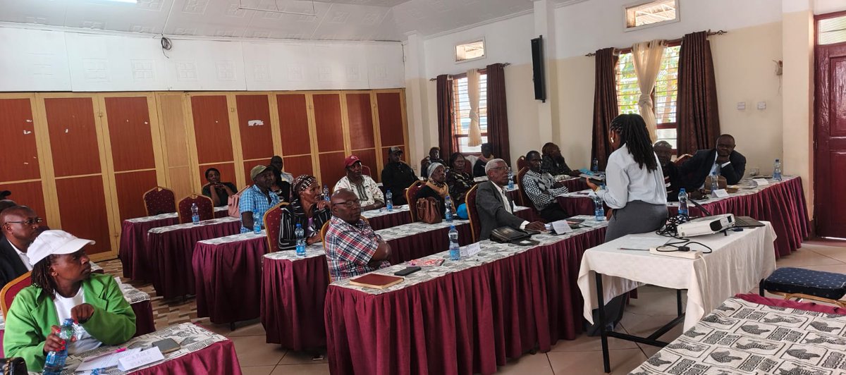 KoanKenya's tweet photo. Cynthia from @RegenOrganics trained farmers &amp; agents in Matuu on EverGrow Organic Fertilizer: application, quantities &amp; why Kilimohai certification matters.
Vouchers: Kshs 2,000/bag in Kirinyaga, Murang'a &amp; Machakos. Register for voucher via 📲 4831000# or Call 📞0745 341 061 https://t.co/9nIHwn3pHm