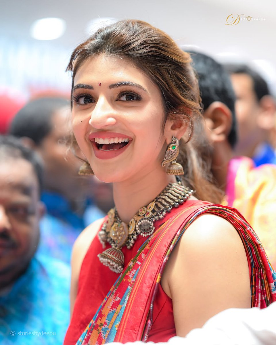 sreeleelaaddict's tweet photo. #sreeleela Iconic Red Saree 
4K HD Pics Part 5

..... SREELEELA DEVOTEE..... https://t.co/JcSOGYek88