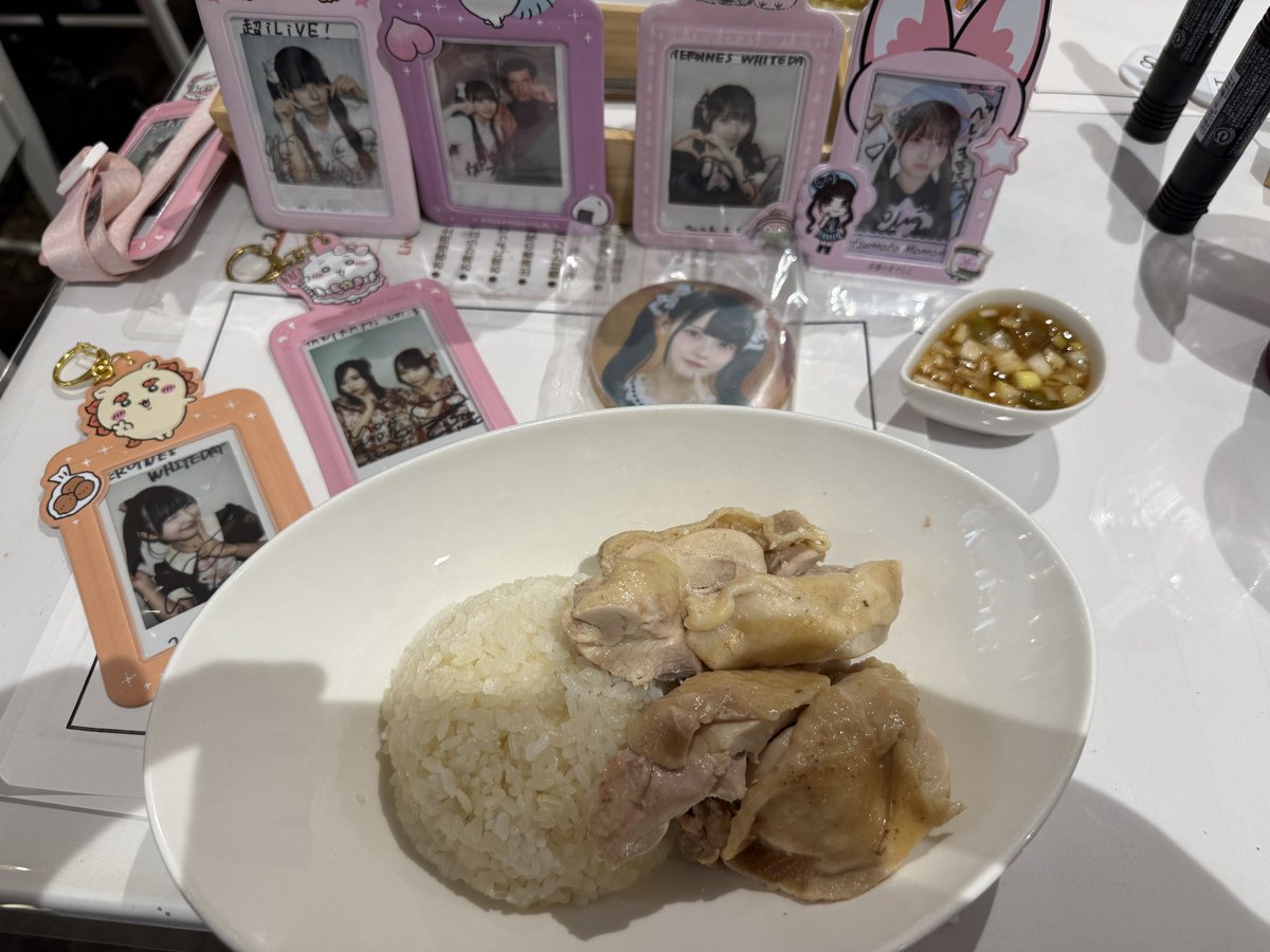 shimano87's tweet photo. ももな、美味しいごはん本当にありがとう！🎀💖
ごはんとお肉、ジム後の俺にぴったりだったよ💪🏻
えりさとなおもありがとう！いつも優しくしてくれて嬉しい💛🧡
ももこ、なおのチェキにも写ってるねこの投稿も読んでくれるかな？🌧️☔️🩷

#えりさーち
#気づいて城月
#すうですう 
#ももなんにおくりもも https://t.co/82GDbZHLNT