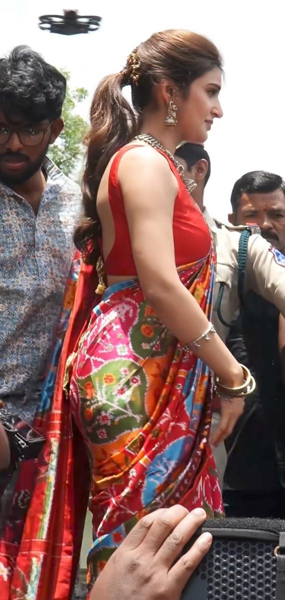 sreeleelaaddict's tweet photo. #sreeleela Iconic Red Saree 
4K HD Pics Part 5

..... SREELEELA DEVOTEE..... https://t.co/JcSOGYek88