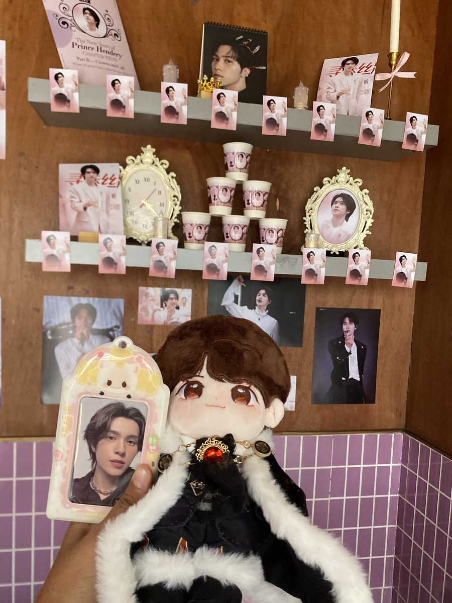 sasainink's tweet photo. I've a lot of fun yesterday by celebrate Hendery's birthday with Hendery's pretty girls. Happy birthday, Hendery, please stay healthy, wealthy and happy
#HAPPYHENDERYDAY
#ExtraordiDERY27 https://t.co/GtIgQKThU4