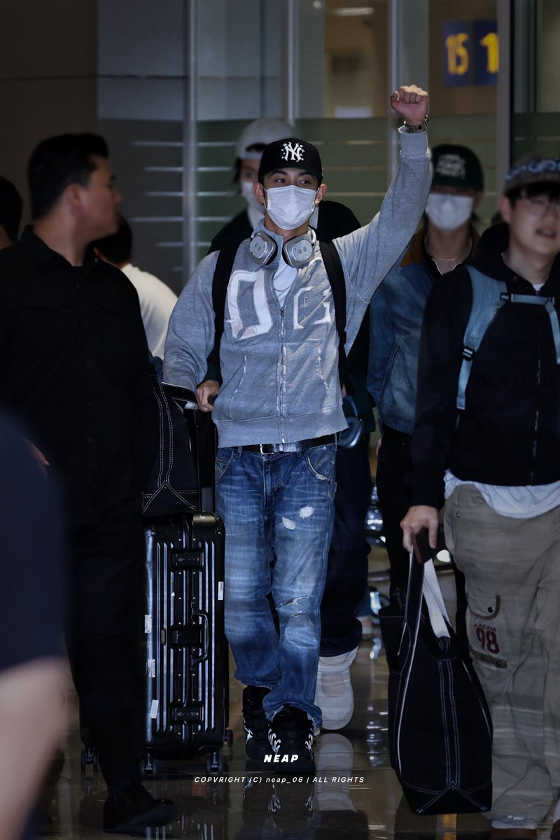neap_06's tweet photo. 260928 인천 입국

#률 #RYUL #롱샷 #LNGSHOT https://t.co/sKlMXljCb9