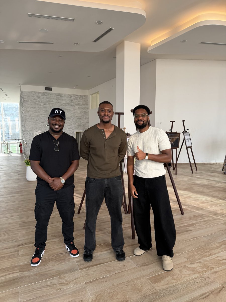 EmmyAkpa's tweet photo. Good people. Good art. Abuja. https://t.co/EdeXnaFpnf