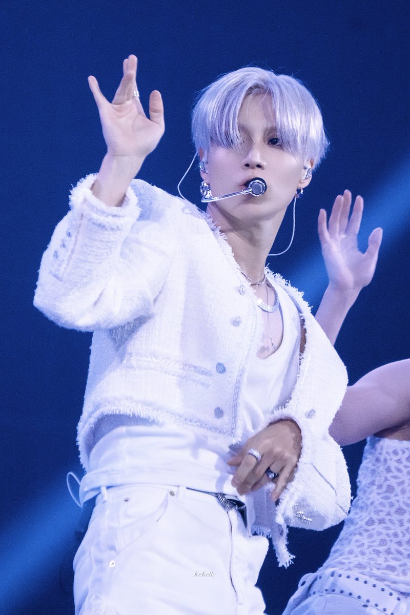 Kekelly0529's tweet photo. 260918 LiMiNaL Day1

Every conversation seems to flow 🎶💜

#TAEMIN #태민 #泰民 #テミン https://t.co/f4DwIwyoWr
