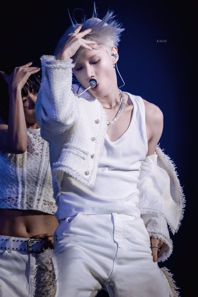 Kekelly0529's tweet photo. 260918 LiMiNaL Day1

Every conversation seems to flow 🎶💜

#TAEMIN #태민 #泰民 #テミン https://t.co/f4DwIwyoWr