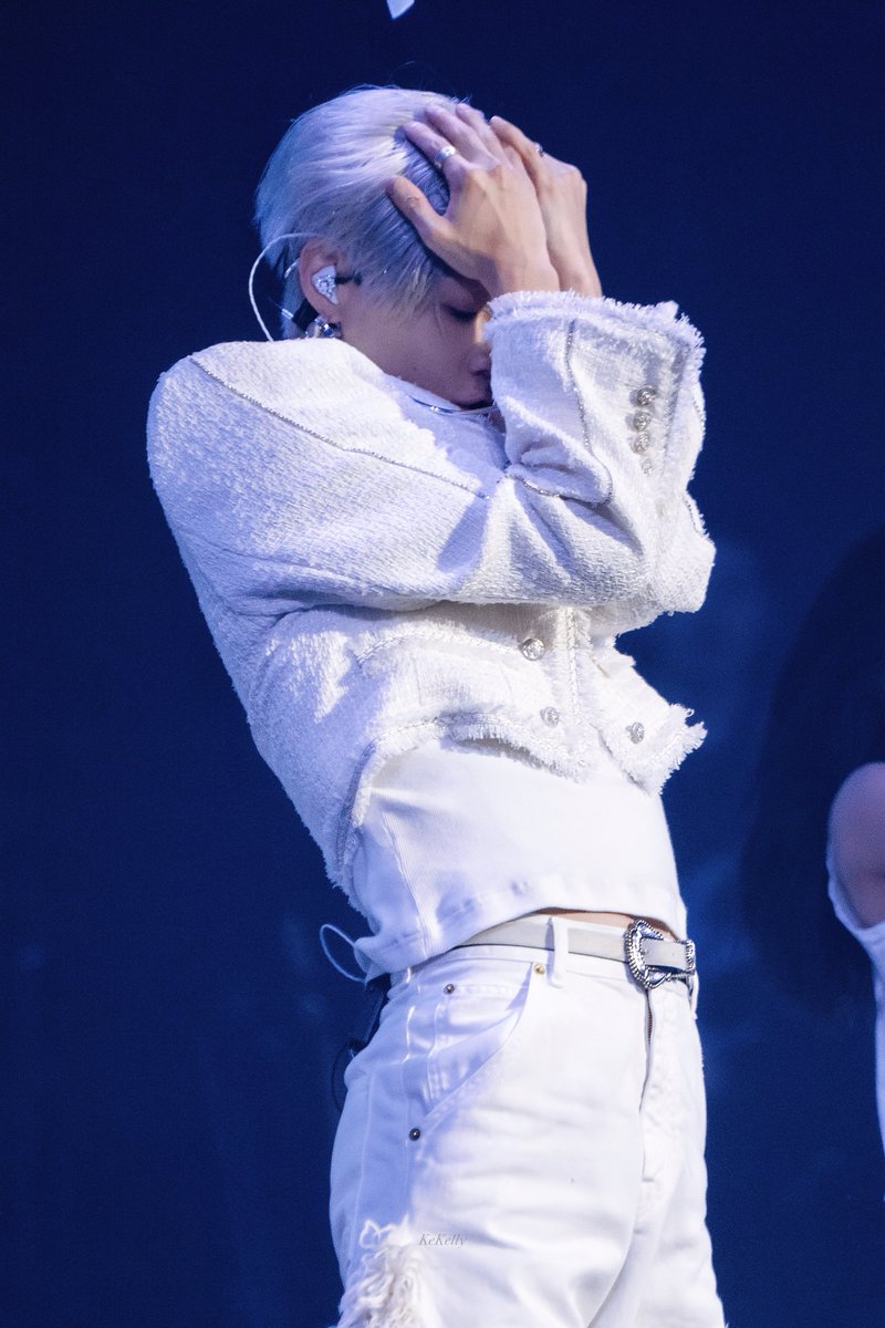 Kekelly0529's tweet photo. 260918 LiMiNaL Day1

Every conversation seems to flow 🎶💜

#TAEMIN #태민 #泰民 #テミン https://t.co/f4DwIwyoWr