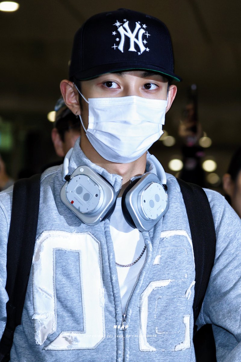 neap_06's tweet photo. 260928 인천 입국

#률 #RYUL #롱샷 #LNGSHOT https://t.co/TamZL00RV3