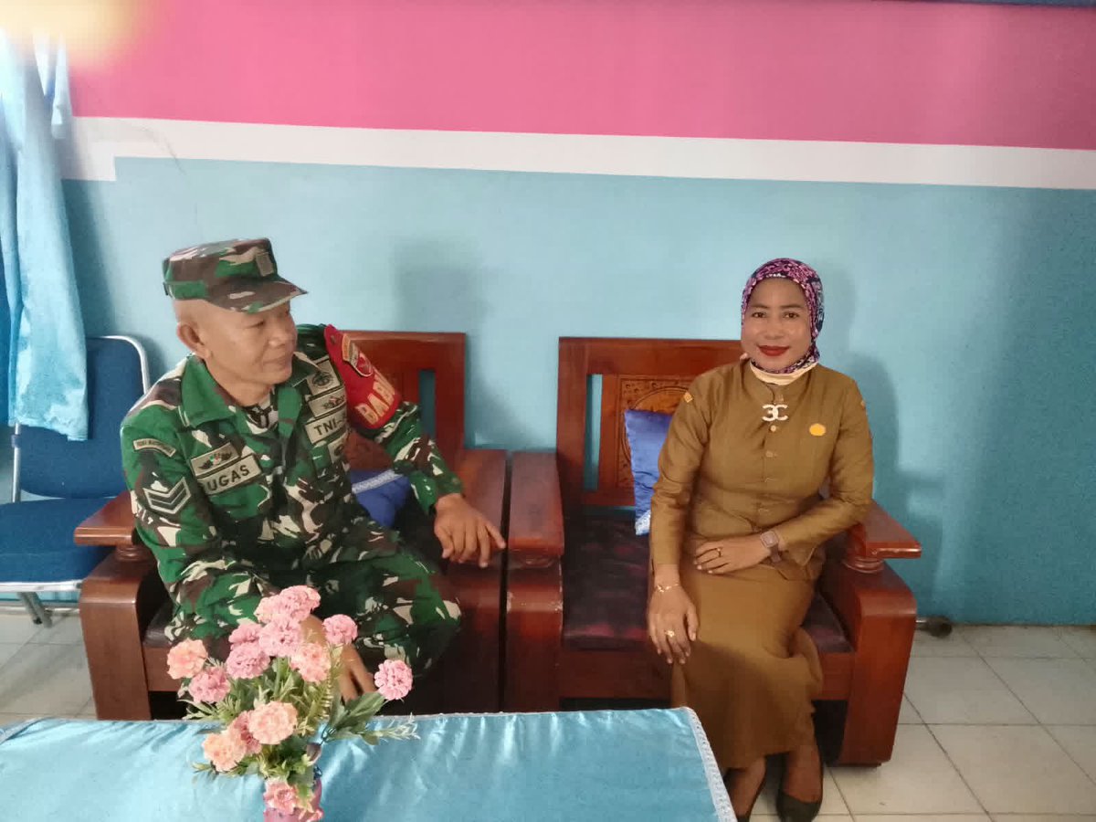 M1513sbb's tweet photo. Babinsa Piru Siap Dukung Program Sekolah SD Negeri 1 Piru.

Baca Selengkapnya;
https://t.co/U9YIMnGrwT https://t.co/0N1RzkgaTi