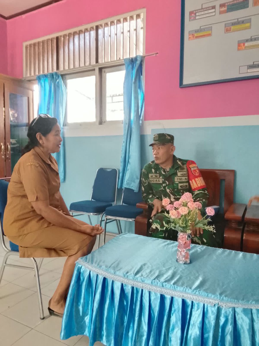 M1513sbb's tweet photo. Babinsa Piru Siap Dukung Program Sekolah SD Negeri 1 Piru.

Baca Selengkapnya;
https://t.co/U9YIMnGrwT https://t.co/0N1RzkgaTi