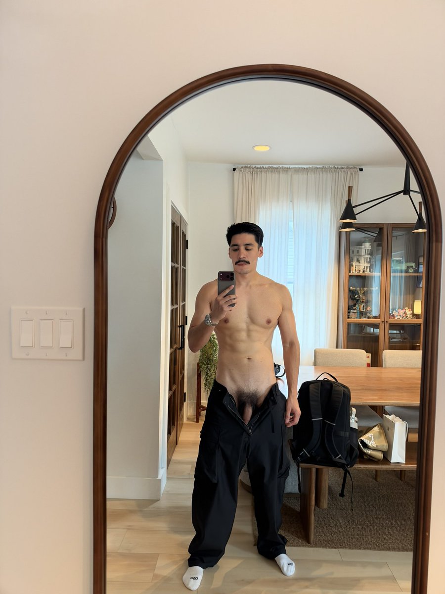 brownguyalt's tweet photo. if I had a dollar for every time I was late for work because I was taking a pic… I wouldn’t need a job https://t.co/rHRoaJtx3U