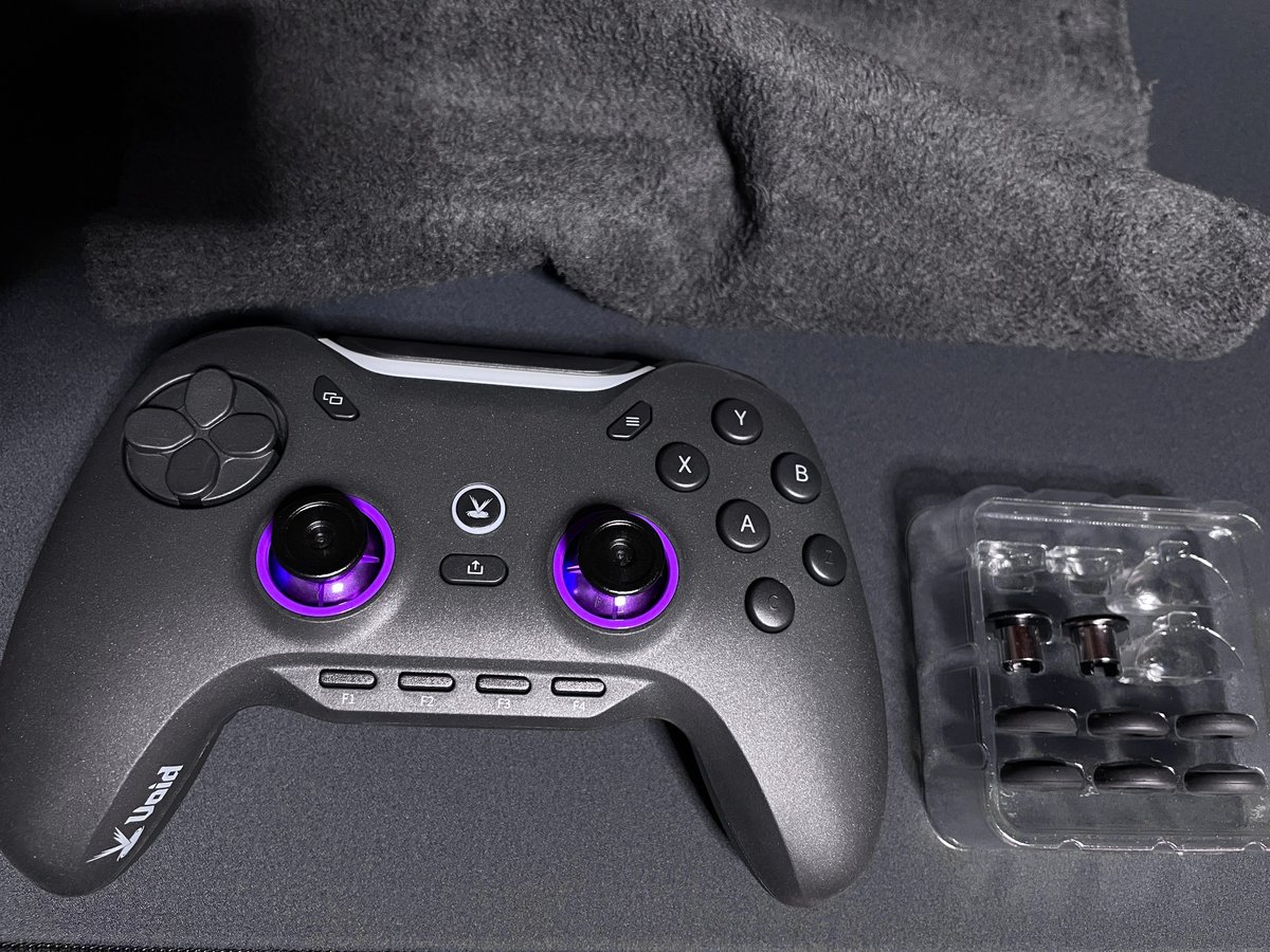 Naru_device's tweet photo. JS13 Pro+になった新GENESIS、Leadjoyのスティック越しだとパープルカラーの中にブルーが少し見えるのいいね
スティックキャップどれ付けるか迷う🤔 https://t.co/39pGDeF6V8