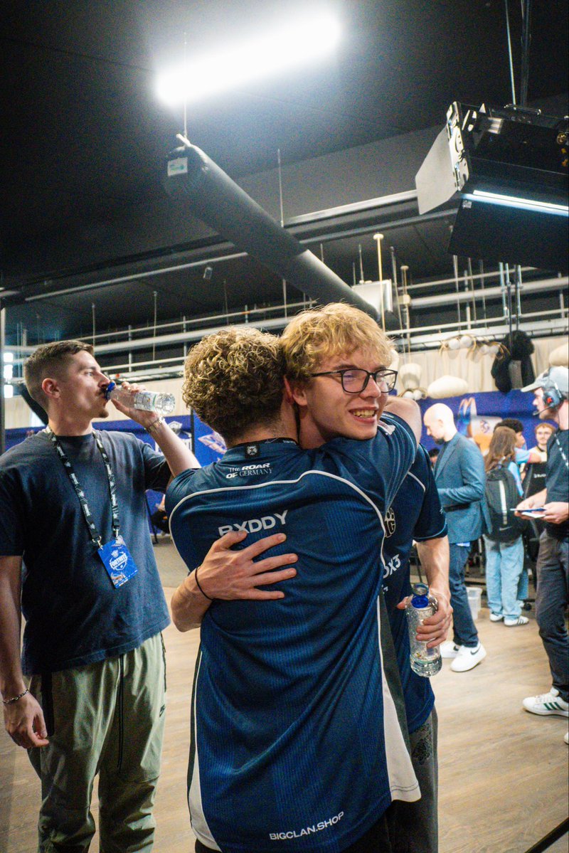 ohhbxddy's tweet photo. Not brother by blood but brother by heart ❤️‍🩹

We’re both going through a difficult time at the moment, but despite that, we’re doing our best; there are always ups and downs, and now we’re focusing on ourselves for a while so we can come back stronger. 🙏🏻

See you soon ❤️ https://t.co/iSYZSYXQwQ