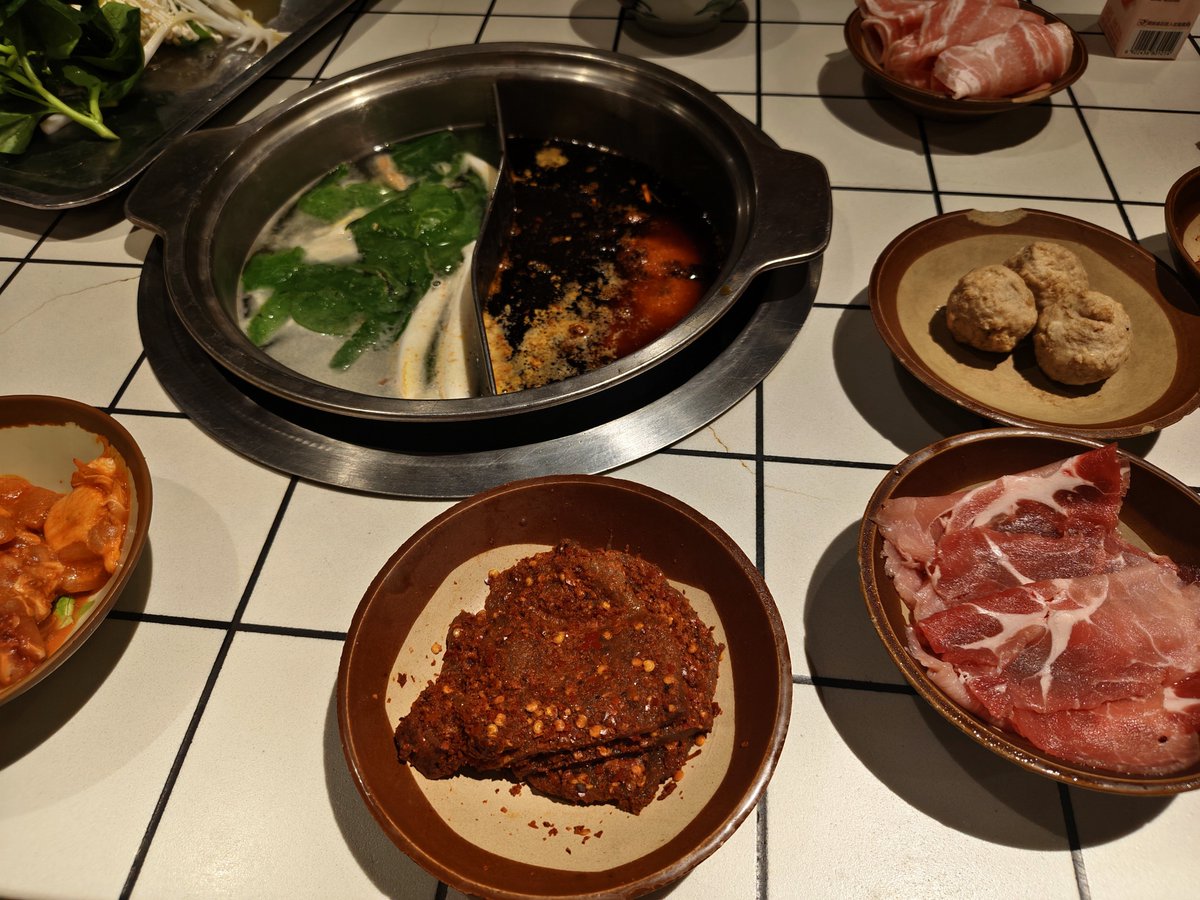 kapiany_'s tweet photo. 今火鍋を食べてる https://t.co/hvSkQOCVWO