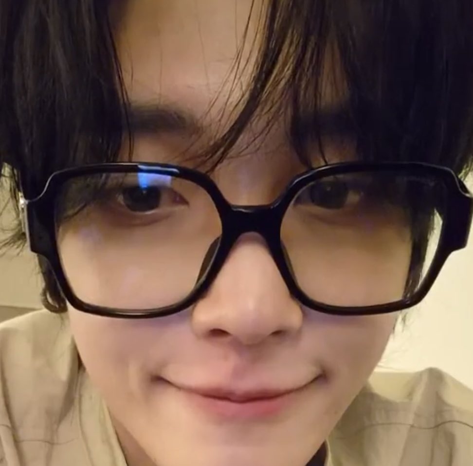 yeongwonhiz's tweet photo. 🐈‍⬛ https://t.co/P0S0kBR0k7