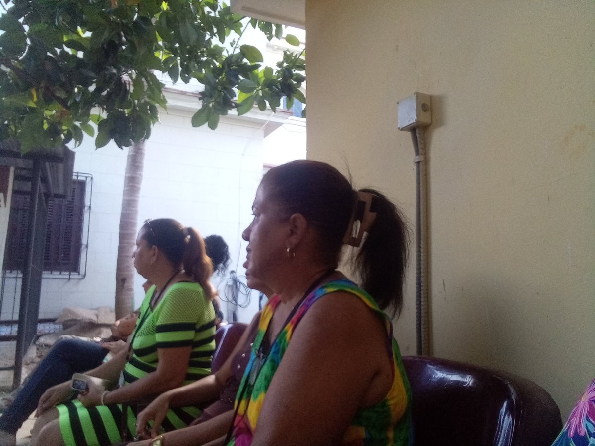 FerrerSulema's tweet photo. En el #CENCuba se inicia la jornada laboral con matutino especial, en saludo al 66 Aniversario de  los CDR. 
#DesdeElBarrioJuntoAFidel 
#JuntosPorLaDemocracia https://t.co/ABqFVi06NX