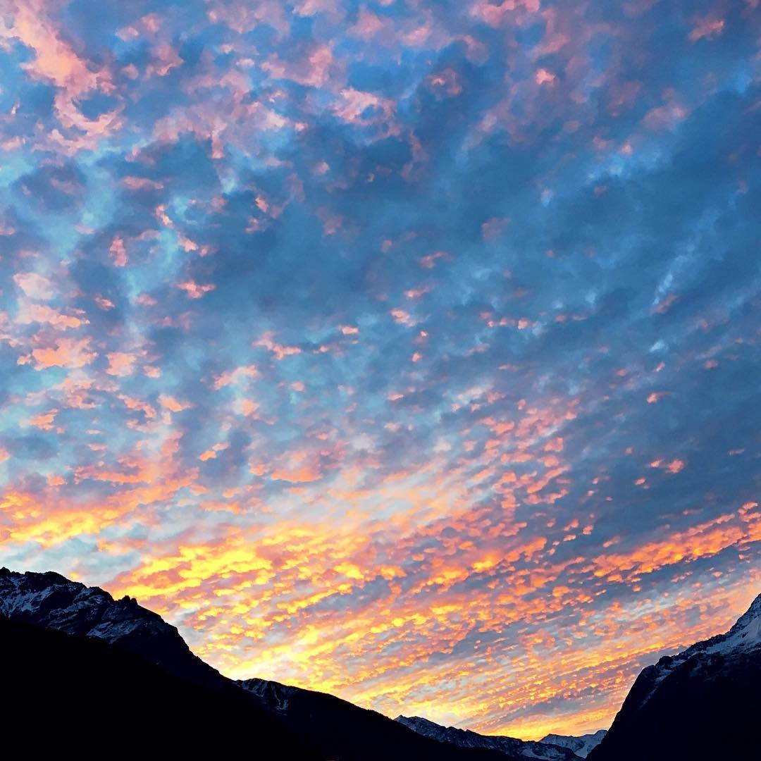 Wagnergse's tweet photo. #uri #bristen #schweiz #morgenrot #perfekt #wunderschön #erstfeld #glücklich #wolken #berge #switzerland #mountain #clouds https://t.co/LkgQifthPe