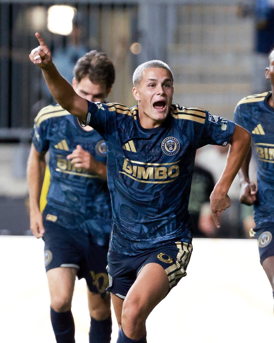 brfootball's tweet photo. Celebrating Cavan Sullivan on his 17th birthday 🌟

The teenager has 10 goals and 9 assists in 30 matches for Philadelphia Union this season and recently became the youngest player to start a USMNT match since Freddy Adu. https://t.co/nu0UoKuKa0