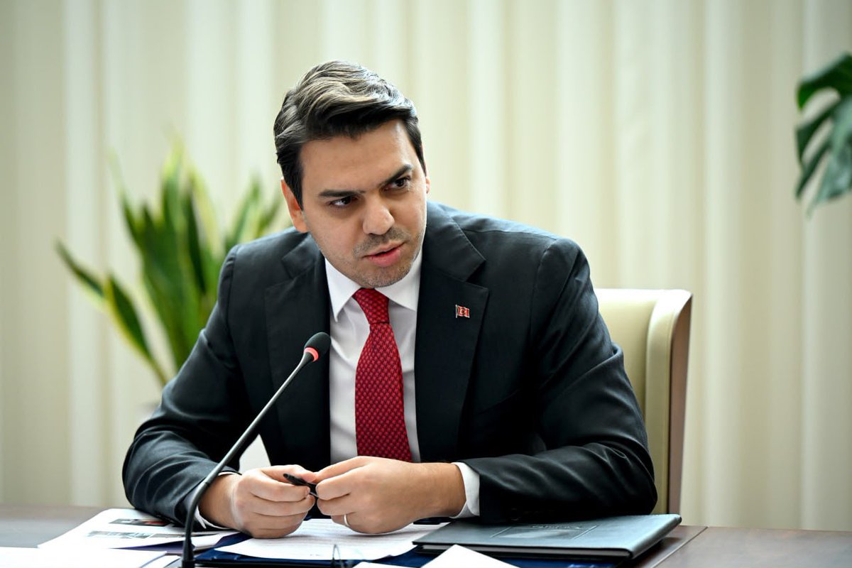 Tika_Turkiye's tweet photo. 🇹🇷🇰🇬 Resmi temaslara bulunmak ve TİKA projelerinin açılışlarını gerçekleştirmek üzere dost ve kardeş #Kırgızistan’da bulunan Başkanımız @Abdullah_Eren, Kırgız Cumhuriyeti Cumhurbaşkanı Sayın Sadır Caparov tarafından kabul edildi. https://t.co/nuYkUpnu9K