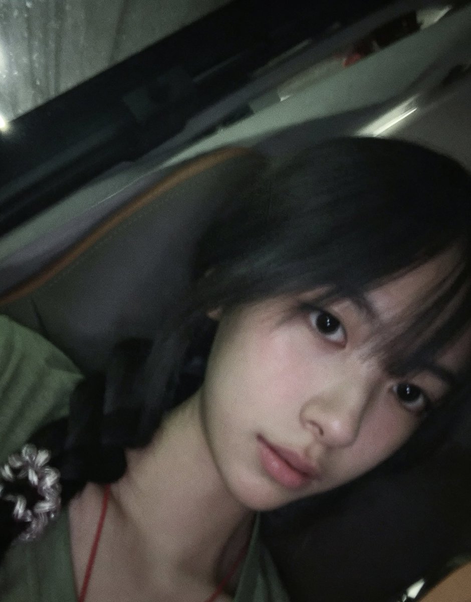 Daphne51J's tweet photo. 如果我一直对你说我很坏 那你最好信一下 因为这是我的免责声明 #iiii https://t.co/KSsp7lcACm