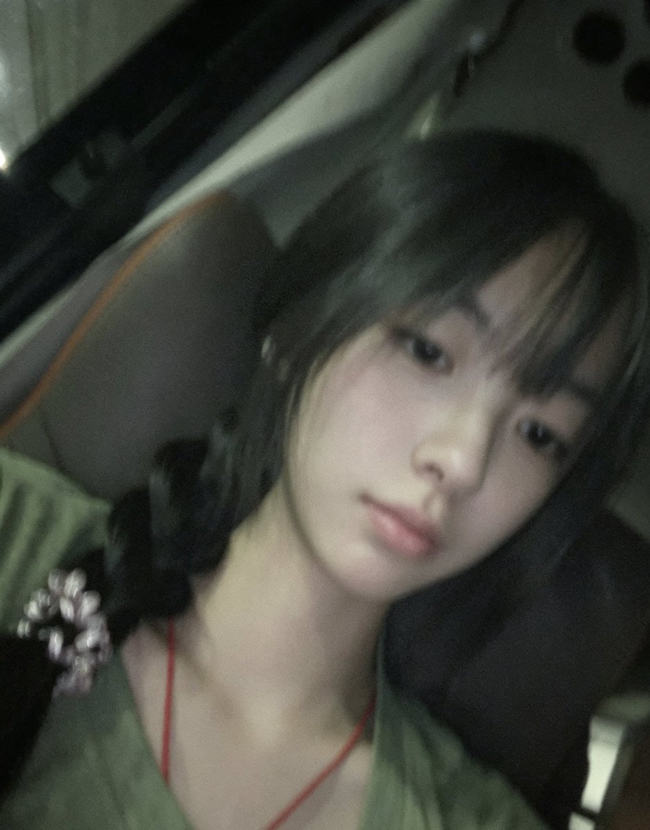 Daphne51J's tweet photo. 如果我一直对你说我很坏 那你最好信一下 因为这是我的免责声明 #iiii https://t.co/KSsp7lcACm