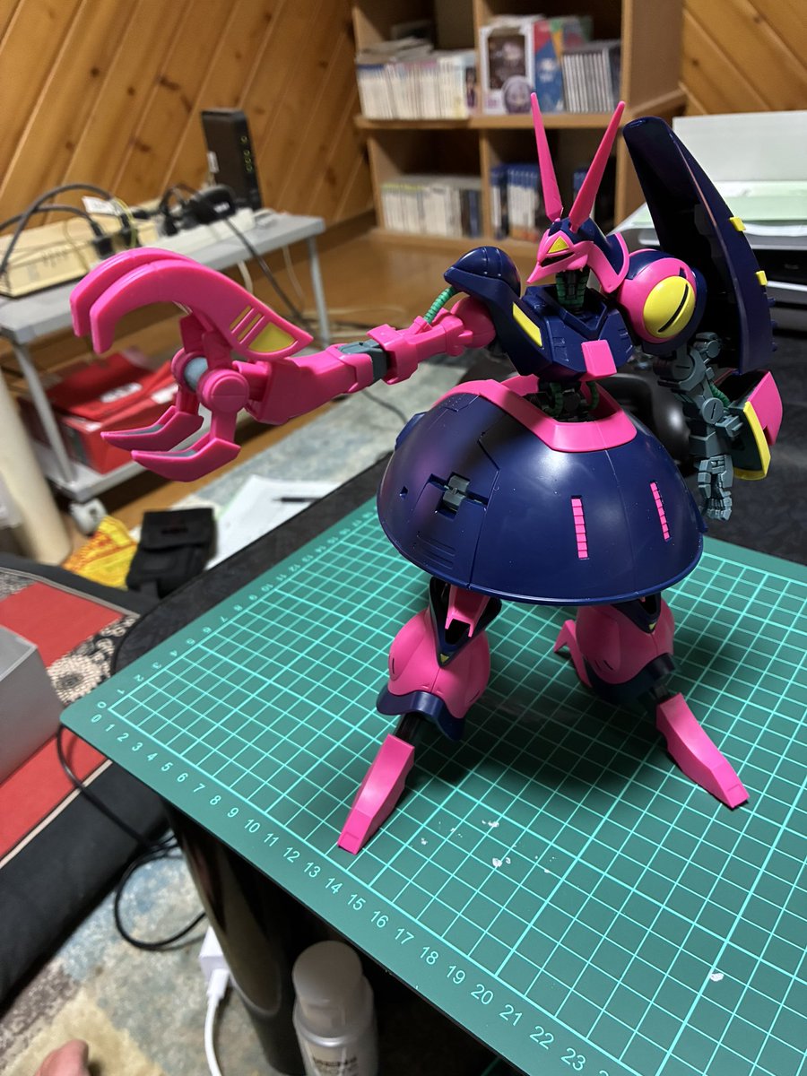 dosukebe_d's tweet photo. とりあえずバウンドドック完成。パチ組、ガンダムマーカーでええよの人
小学生の時の疑問が解決
立体物がBB戦士しかなくどうやって変形してる？
割と無理くせぇ変形してるんだねww
Ζがまともに見える
しかしながらスタイルは素晴らしい
強い機体ながらもジェリドが乗っちまうと‥ https://t.co/I8tqWQu7mT