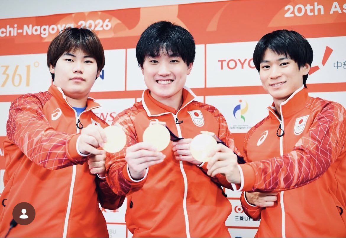 Tomolove81's tweet photo. パリ五輪の団体3位決定戦後、ハリーが田勢監督に抱きしめられる瞬間の表情がずっと忘れられなくて　いつかきっと報われてほしいと祈ってた。
今大会の団体金で、少しは心が軽くなっているといいな。
最高の笑顔が見られた、素晴らしい大会だった！

#張本智和
#アジア競技大会 https://t.co/2164a1DNn6