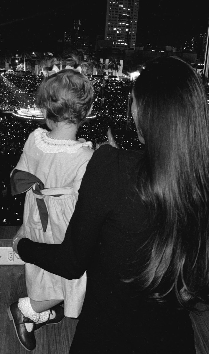 yourselfluanr's tweet photo. A SERENA NO SHOW DO PAPAI GENTE ISSO É MUITO SÉRIO 😭😭❤️ https://t.co/bqtTeR9K8O