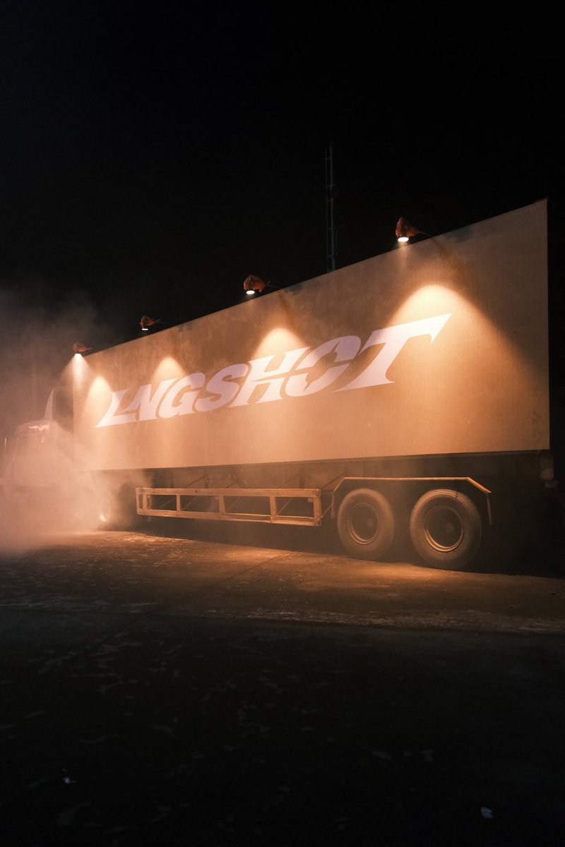 r_yulkim's tweet photo. Just Truck. https://t.co/kctaANCutY