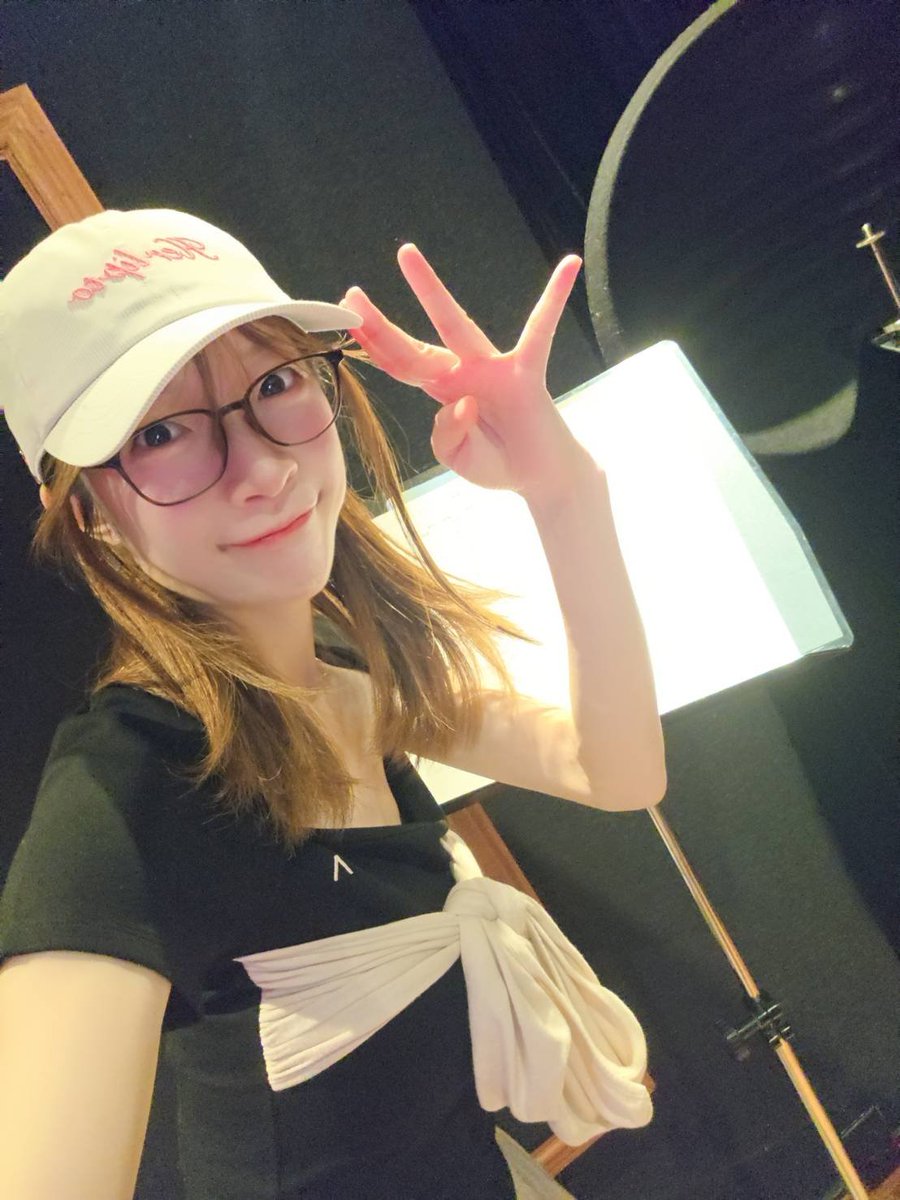 sakura_kaori_tw's tweet photo. 唄のレコーディングしてきました！

お母さんの戒名からつくった、大事な大事なあの曲を一曲入魂で録ってきたよーっ！

“表現者は、その人の生きてきた道のりがステヱジにあらわれる”
そう信じて唄いました。

この曲のお披露目、楽しみにしていてね！

カオリは精魂使い果たしてばたんきゅーーー。。 https://t.co/cZE4ErnpCb