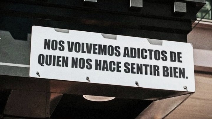 InboxPlease's tweet photo. Nos volveremos adictos de quien nos hace sentir bien https://t.co/ScbdSDtNZY