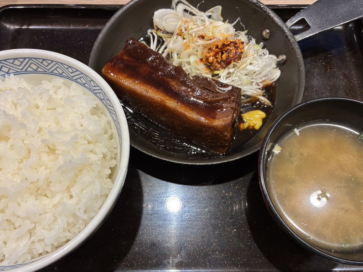 EsoCBWYurELWAPx's tweet photo. #吉野家 
#厚切り豚角煮定食 https://t.co/8Fy8BL6VVE