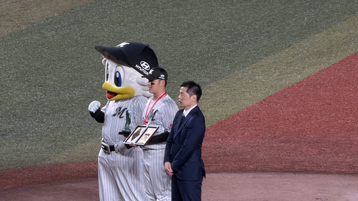 tomoyan520's tweet photo. 今日は山口選手の表彰式をみるのと、角中選手グルメを食べるためにマリンに行ってきました🤭
唐揚げって最高🥰めちゃくちゃ美味しかった😋
また食べよう（≧∇≦） https://t.co/qEOt6QavVR