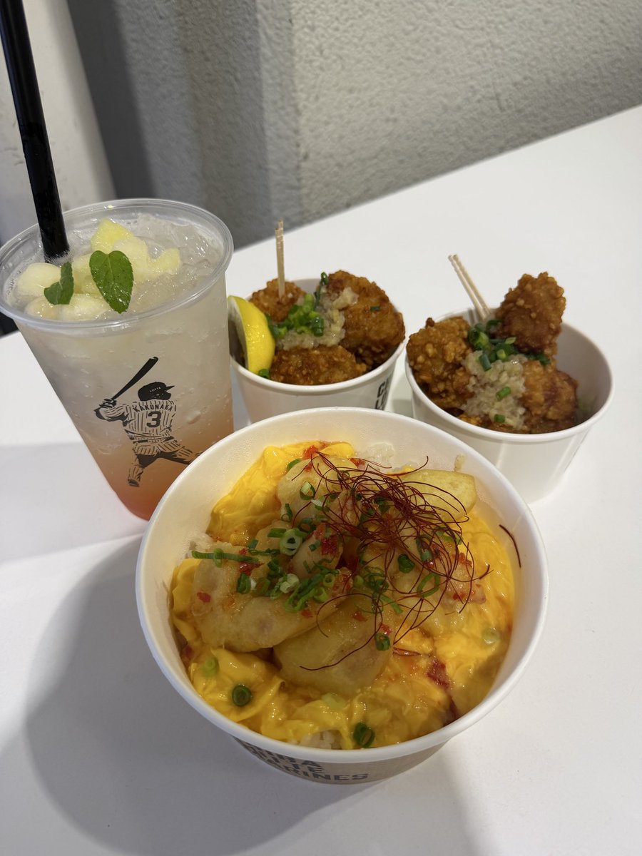 tomoyan520's tweet photo. 今日は山口選手の表彰式をみるのと、角中選手グルメを食べるためにマリンに行ってきました🤭
唐揚げって最高🥰めちゃくちゃ美味しかった😋
また食べよう（≧∇≦） https://t.co/qEOt6QavVR