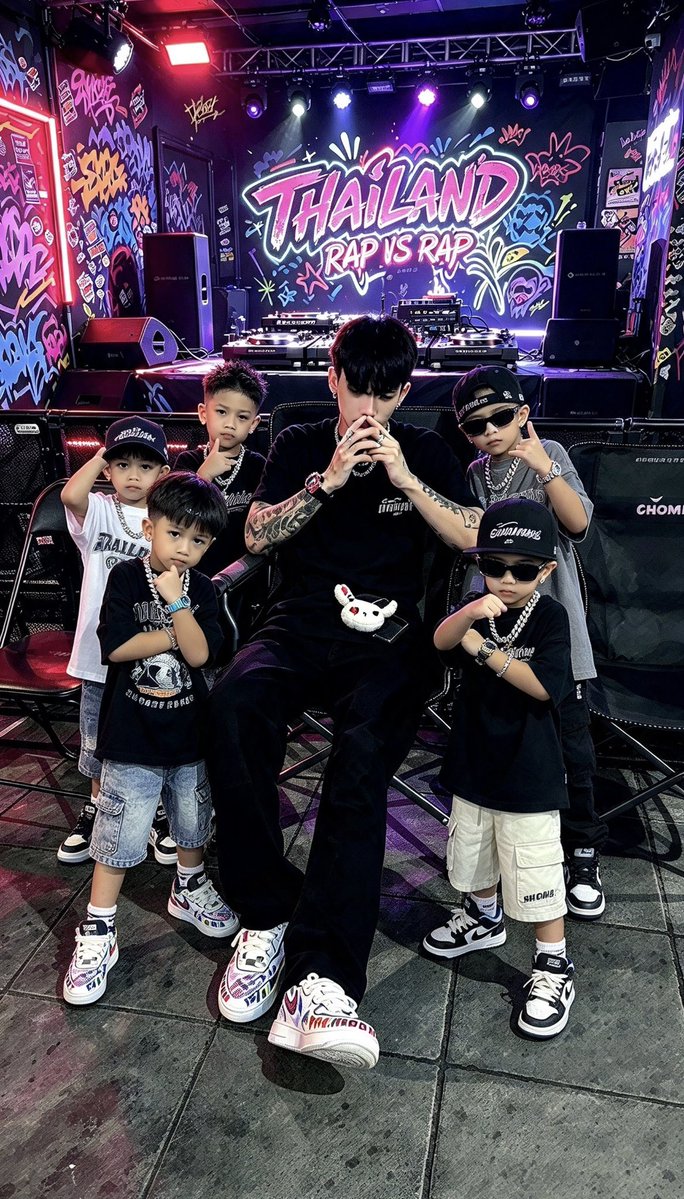 a_1flow666's tweet photo. ที่มาของคำว่า หัวหน��าเด็กน้อย😂 #สระบุรี  #ลพบุรี #a1flow https://t.co/8YloT0ehLN