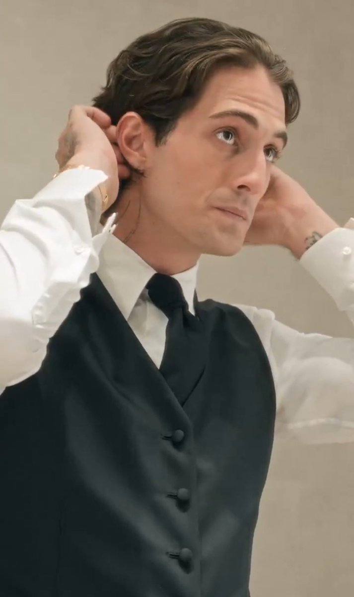 zittieangelis's tweet photo. THIS IS AN ACTUAL PRINCE 😭😭😭😭😭😭😭 https://t.co/3YWsk0KcGu