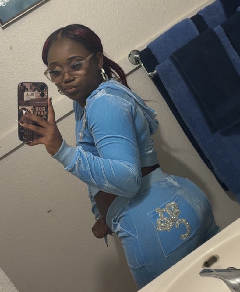 LILBIT_WORLD's tweet photo. First R&amp;B outing, so I had to show up looking like somebody’s favorite song. 💙🎶✨ https://t.co/8UPeh3iGLv